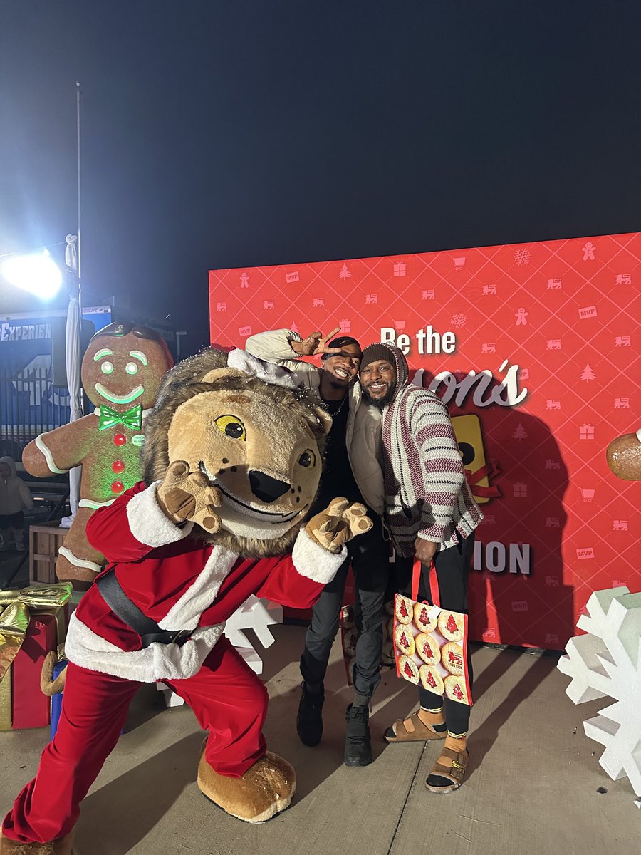 BILLYBANX's tweet photo. Tonight🎄 https://t.co/wrLTQvlgIx