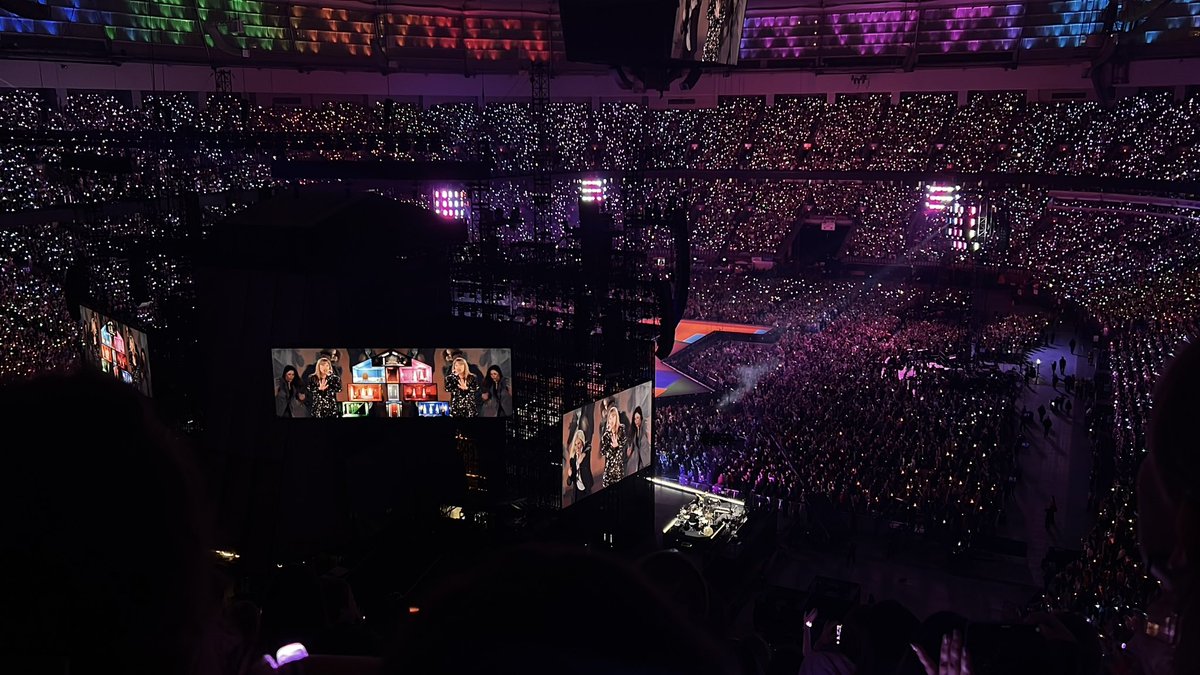 thinking about this time last year when I spent back to back nights with my close personal friend taylor swift