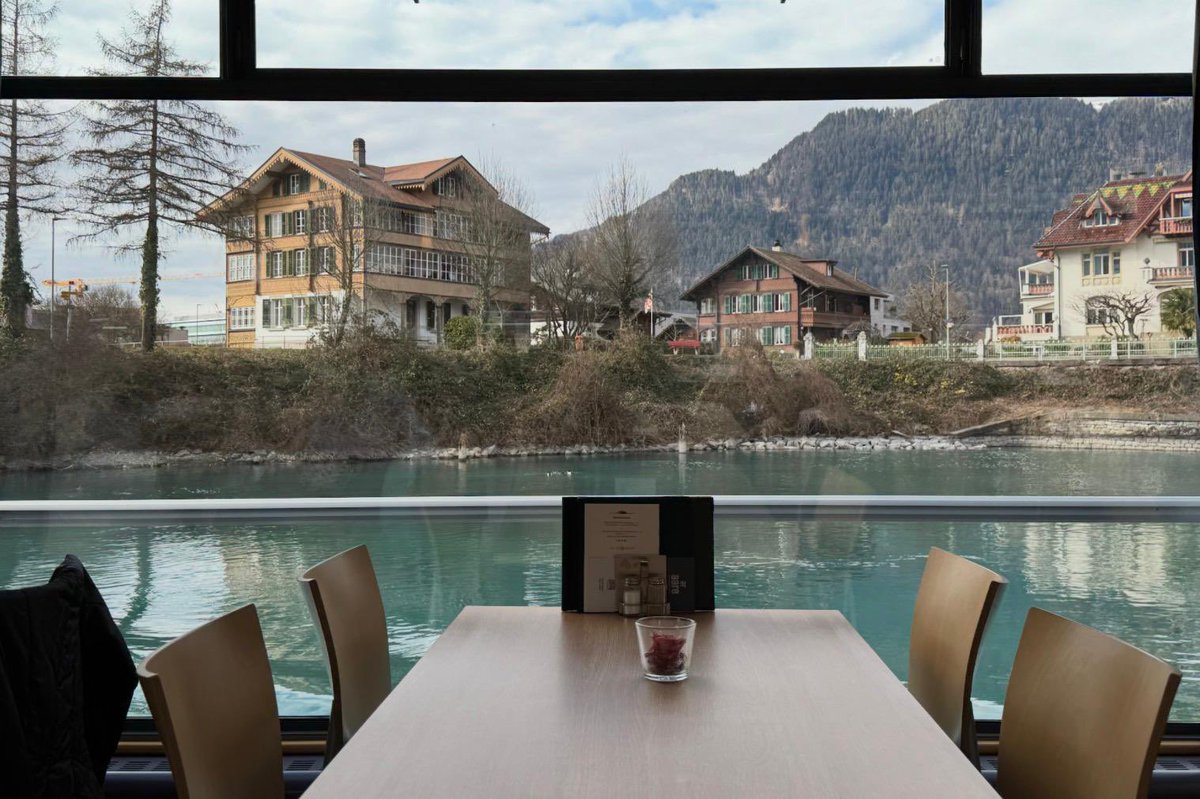 Exploreworld779's tweet photo. A window to Lake Thun. Interlaken, Switzerland. Feb 2025

📍Switzerland 🇨🇭

#ชายแดนไทยกัมพูชา 
#HappyBUSDAY2025 #SB19_ACON2025 
#Exploreworld
 #Traveladventure https://t.co/Or6G6jbuYC
