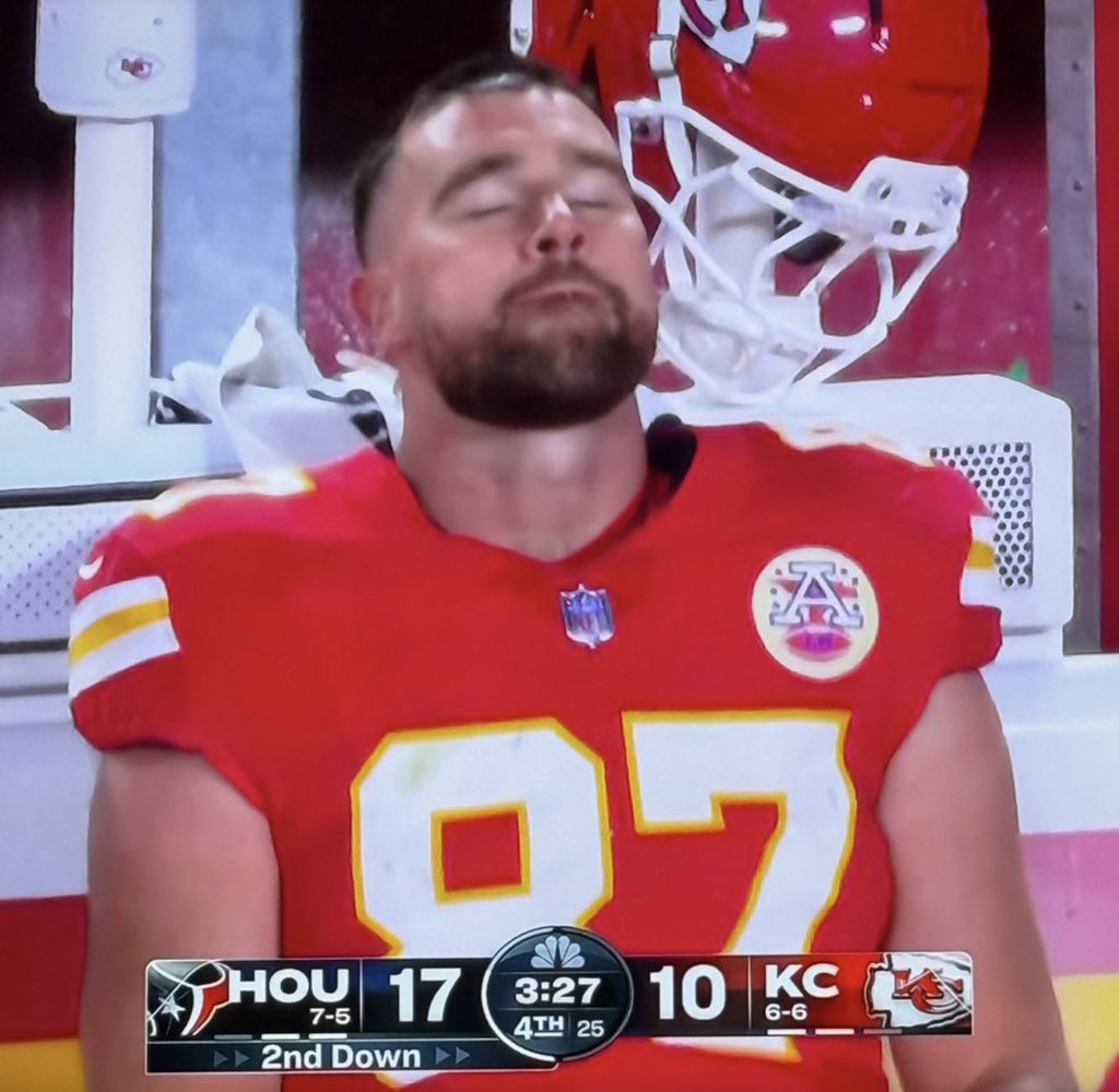 ClutchPoints's tweet image. What do you think Travis Kelce is thinking about right now? 🤔