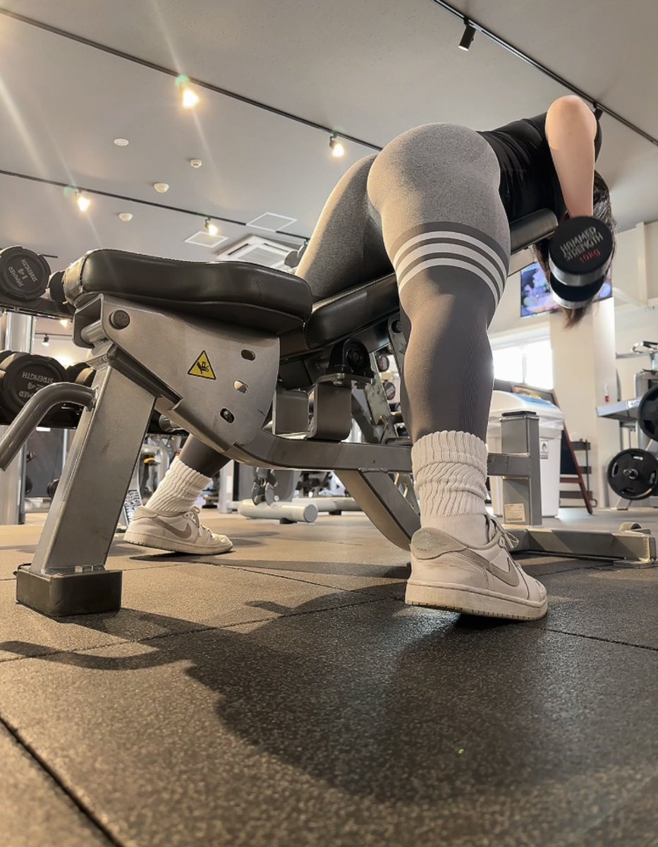 夜勤前に背中してきた🪽
脚脂肪多すぎて草