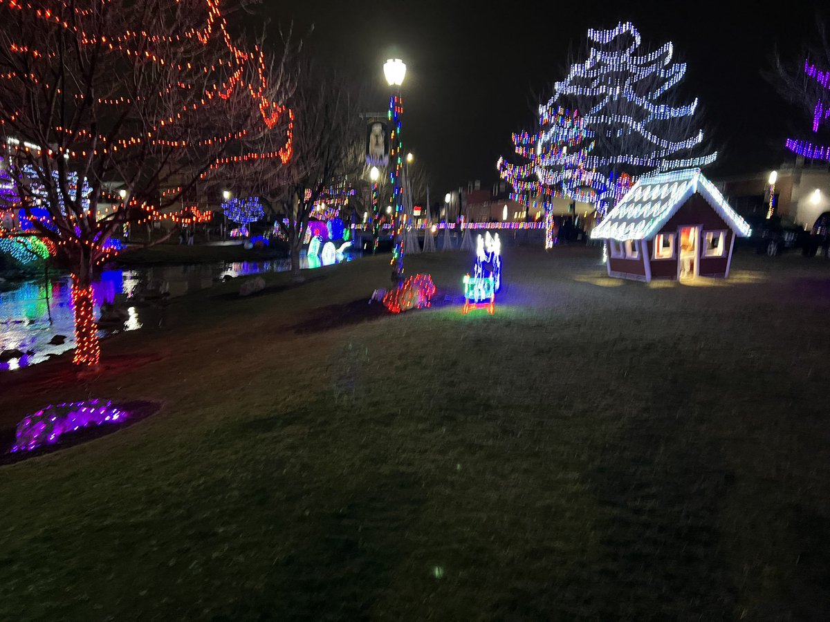Geeman2u's tweet image. Lights of Indian Creek, Idaho
Merry Christmas 🎄 to all
And to all a good night💝💕