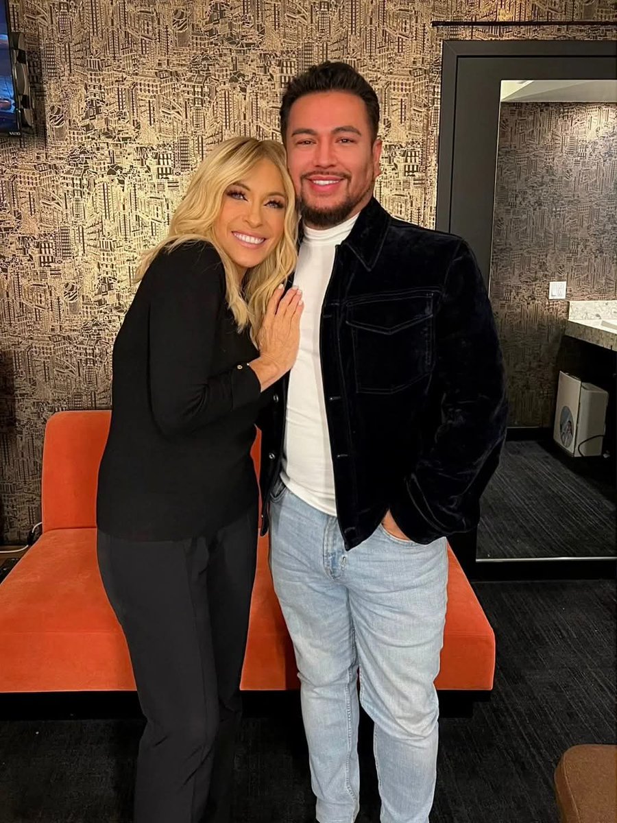 yurifanspandaoficial tweet media