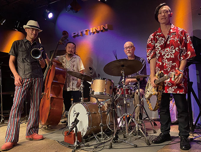 明日です！是非！
12/9(火)Undercurrent 4
渡辺隆雄Tp
加藤一平G
瀬尾高志B
芳垣安洋Ds
会場：sweet rain[中野]
open18:30 start19:30
¥3300/学割¥2200(+order)
jazzsweetrain@cap.ocn.ne.jp
ロックのエネルギー、ジャズの自由さ、そしてブラジル音楽の躍動を融合させ、独自の世界を奏でます。