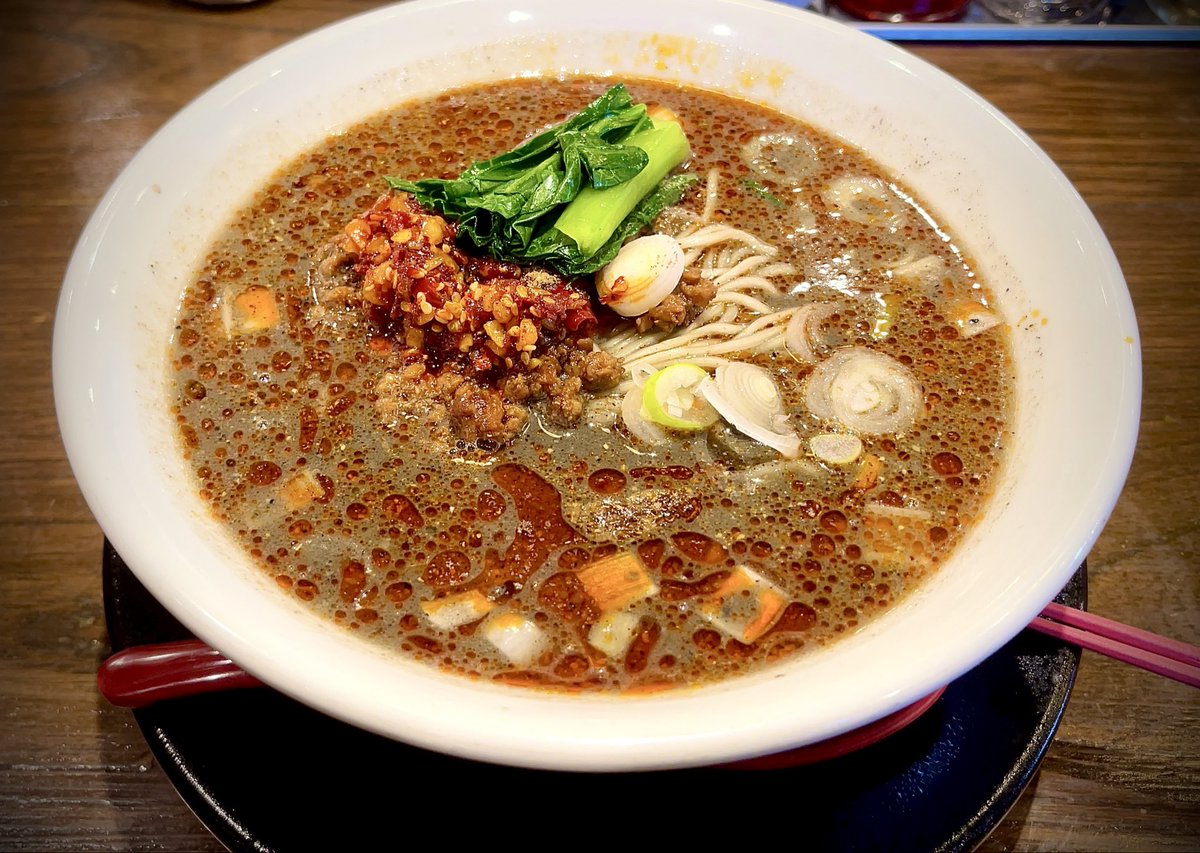 basaran83670112's tweet image. 静電気防止シートを触ったら静電気受けた🙄⚡️
今日のお昼は黒担々麺です