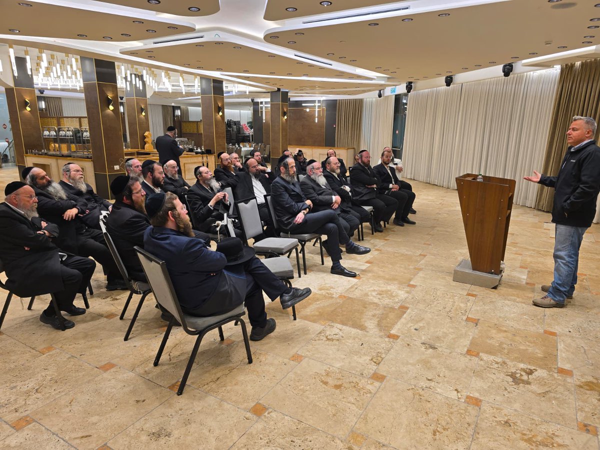 ניסיונות השתקה וסיכול מגורמים שונים לא מרתיעים אותי אמר תא״ל (מיל') אורן סולומון לצוות עיתון "המבשר" במלון בית האלה. הוא חשף פרטים מתחקירי העומק שביצע על פעולות מערכת הביטחון. סולומון הציג כשלים חמורים שמצא וממצאים מהתחקירים שנעלמו. עדות נדירה מאחורי הדלת הסגורה של מערכת הביטחון.