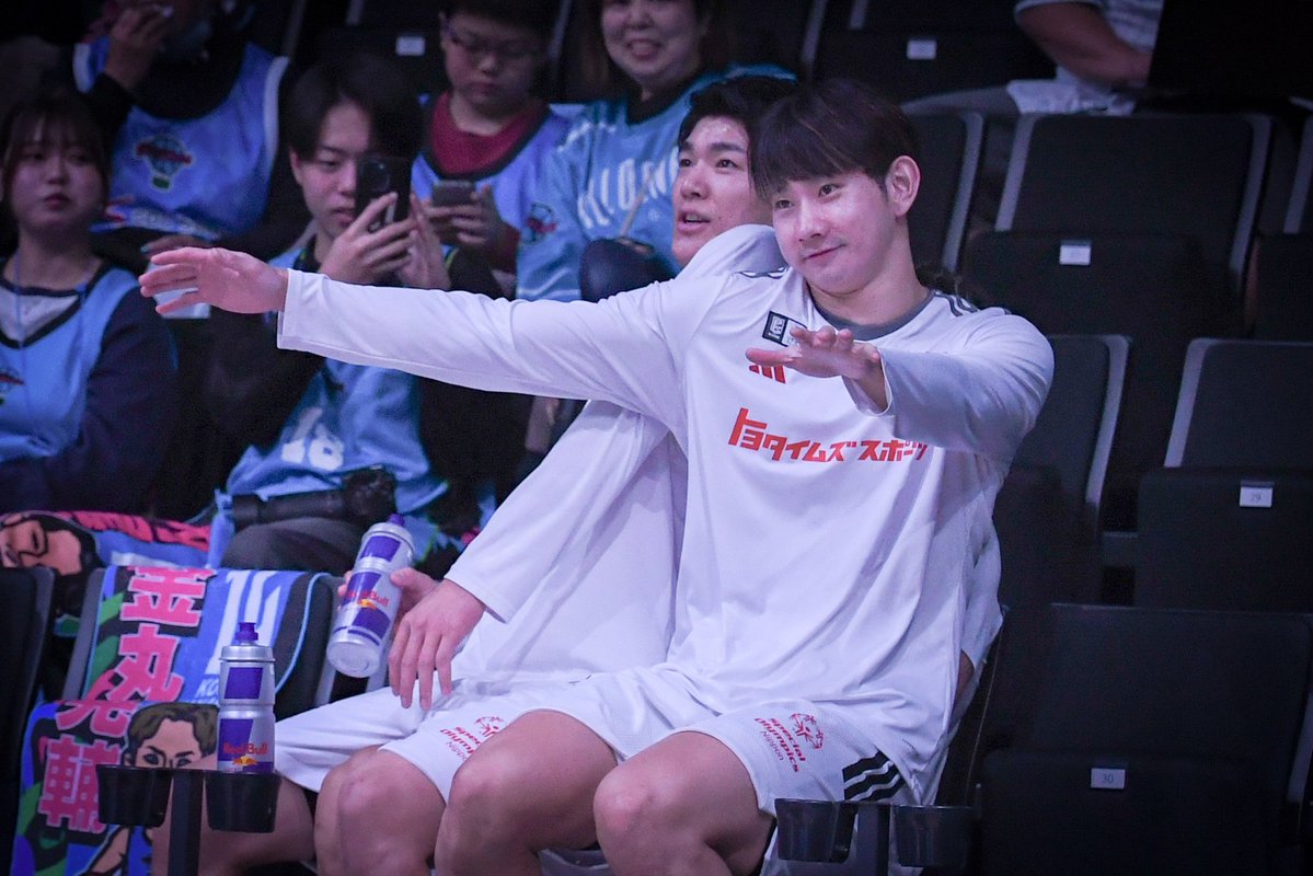 大先輩の祥平さんに座って楽しそうな2人も観て欲しい😂😂