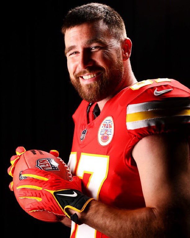 kellysversion13's tweet image. Let’s show Travis alll the love! RT to vote!!

#ProBowlVote +@tkelce 
#WPMOYChallenge + @tkelce