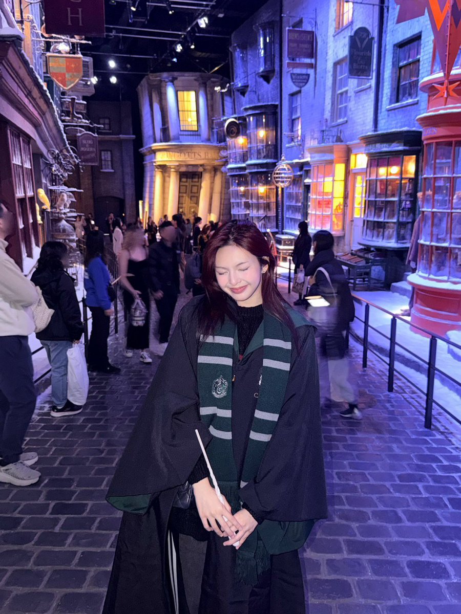 251208 #CHIQUITA Weverse update 

“Slytherin girl 🐍”

#BABYMONSTER #베이비몬스터 <a href="/YGBABYMONSTER_/">BABYMONSTER</a>
