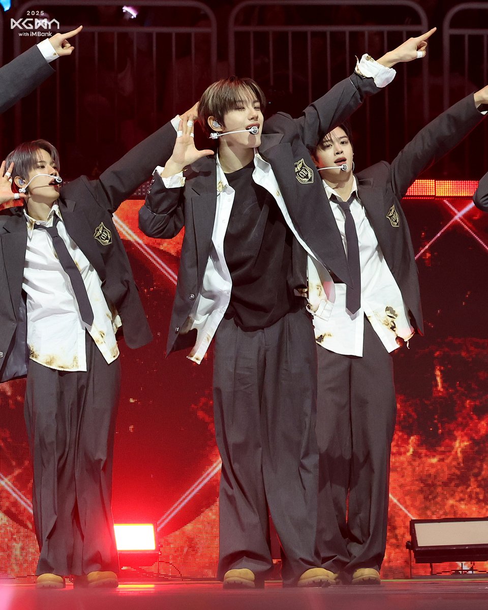 ilgansports's tweet image. #KGMA2025 MUSIC DAY에서 펼쳐진
CLOSE YOUR EYES의 모든 순간을 모았습니다 ✨

무대를 채운 에너지,
수상 순간의 감동,
백스테이지의 생생한 표정까지 만나보세요!

#클로즈유어아이즈 #CLOSEYOUREYES

🔗instagram.com/p/DRRY_cqkwLt/…

#KGMA #2025KGMA #코리아그랜드뮤직어워즈 #KoreaGrandMusicAwards