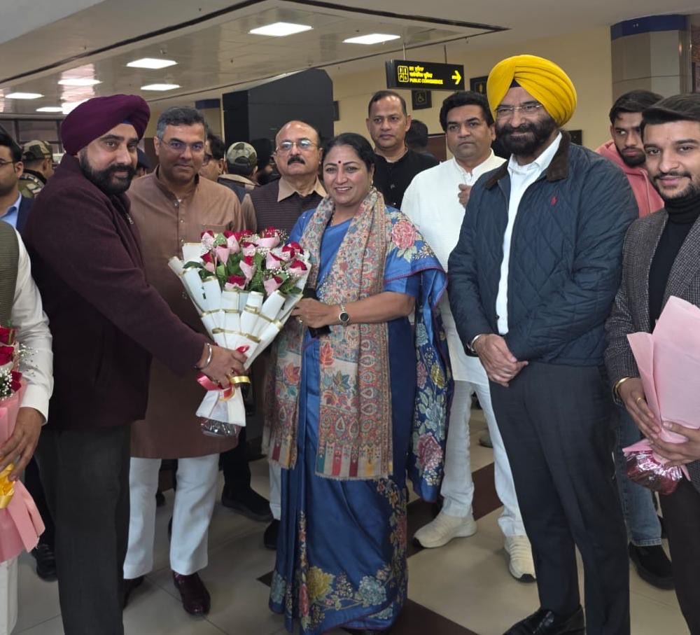 श्री अमृतसर साहिब की पवित्र धरती को नमन।

आज हम गुरु साहिब का शुक्राना करने आए हैं, जिन्होंने लाल किले पर हमें सेवा का सौभाग्य दिया और गुरु तेग़ बहादुर साहिब जी के 350वें शहीदी दिवस को समर्पित सफल कार्यक्रम आयोजित करने की कृपा बख़्शी।

ਸ੍ਰੀ ਅੰਮ੍ਰਿਤਸਰ ਸਾਹਿਬ, ਸਿਫ਼ਤੀ ਦਾ ਘਰ ਪਹੁੰਚਣ