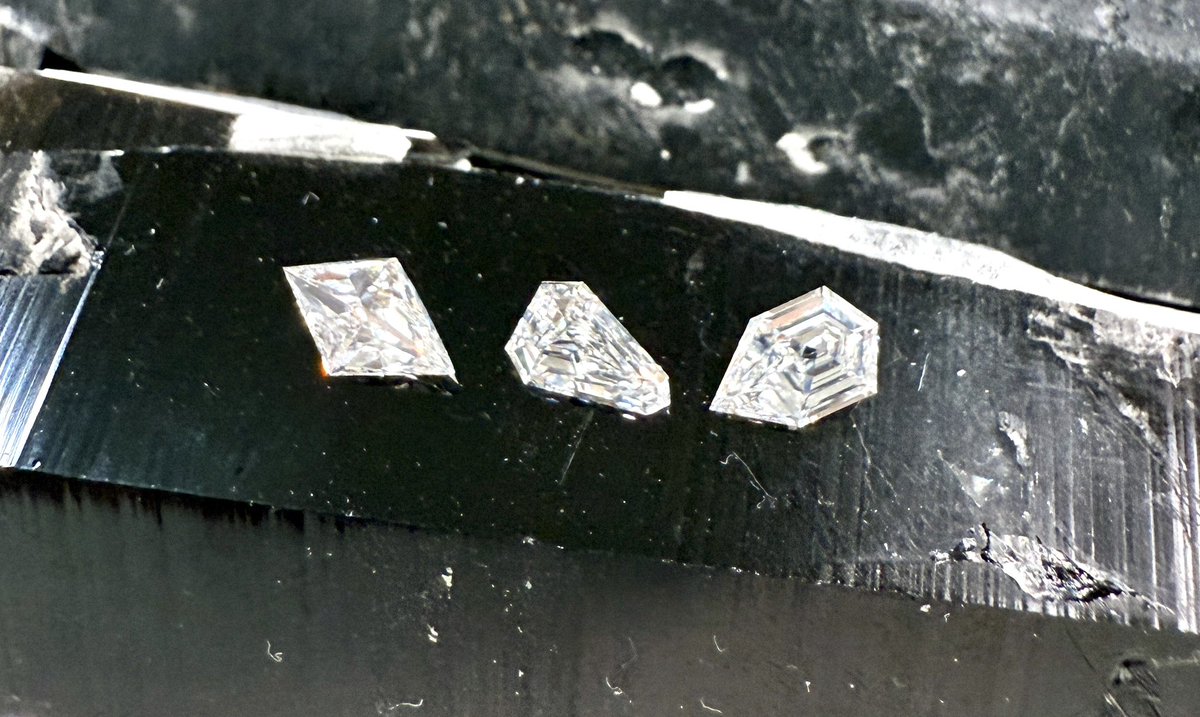 GemaxStone's tweet photo. スペシャルカット💎ダイヤモンド

東京ミネラルショー : 会場3 / R-686 

💎
💎
💎

#ダイヤモンド
#インクルダイヤモンド
#fancywhite 
#fancywhitediamond 
#GemaX https://t.co/k4Hvakv8Wc