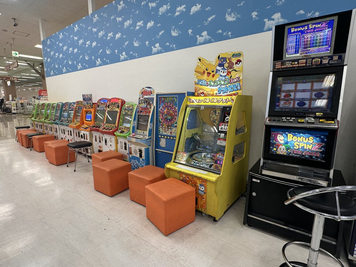 ラクガキ王国三郷店

toアミー漁で有名な店舗

規模は小さいけどメダルは高くないし雰囲気はすごく良い感じ