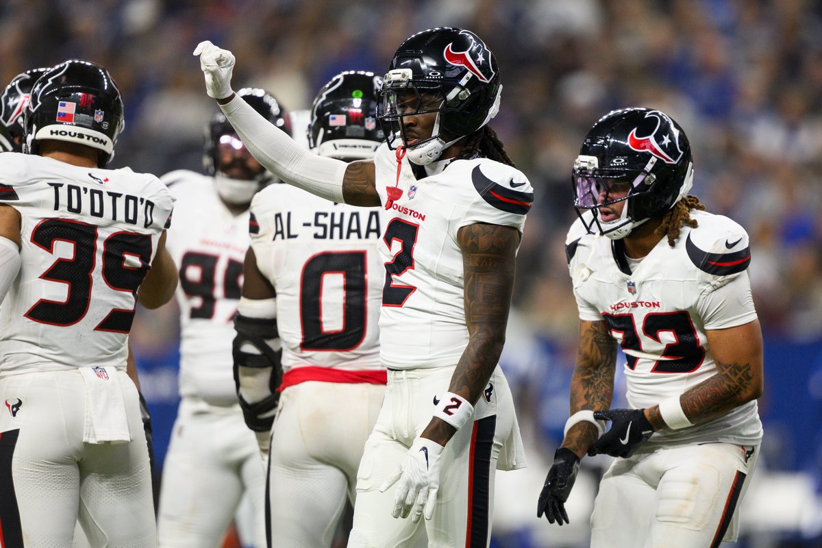 NFLPlus's tweet photo. The @HoustonTexans defense 😤

🔒 They allow the lowest opponent passer rating in the NFL (69.8)
🔒 They allow a 57.1 opponent completion percentage (2nd-lowest)
🔒 Have 15 INT (T-2nd most)

#HTownMade https://t.co/ASln34NwFI
