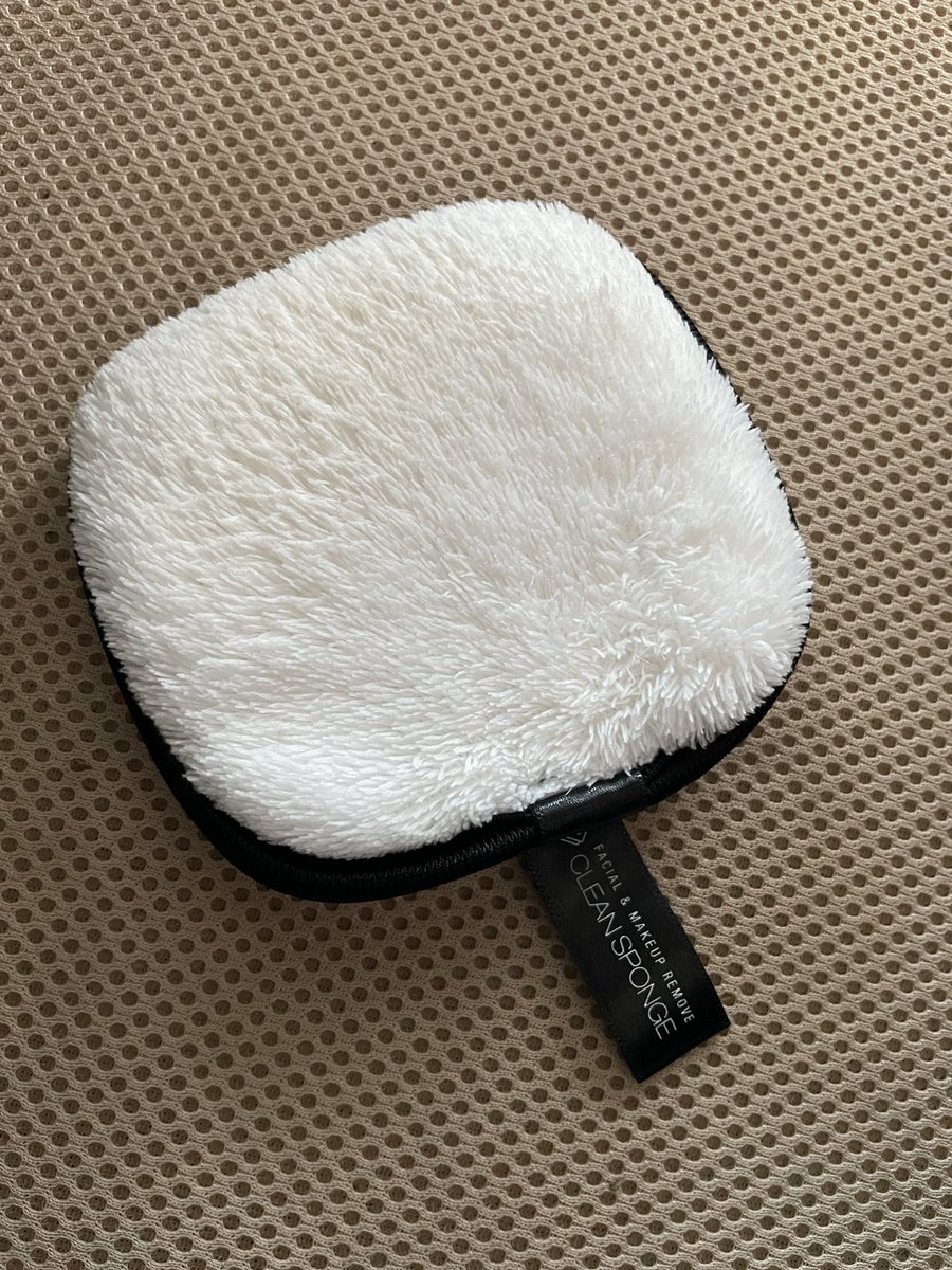 女生的防災包放一塊這個吧
一杯水可以擦洗半身
物理清潔力強 肥皂即可清洗上面的污垢
寶雅的化妝小物那邊買的 品牌我也不記得了
#防災備戰 #台灣