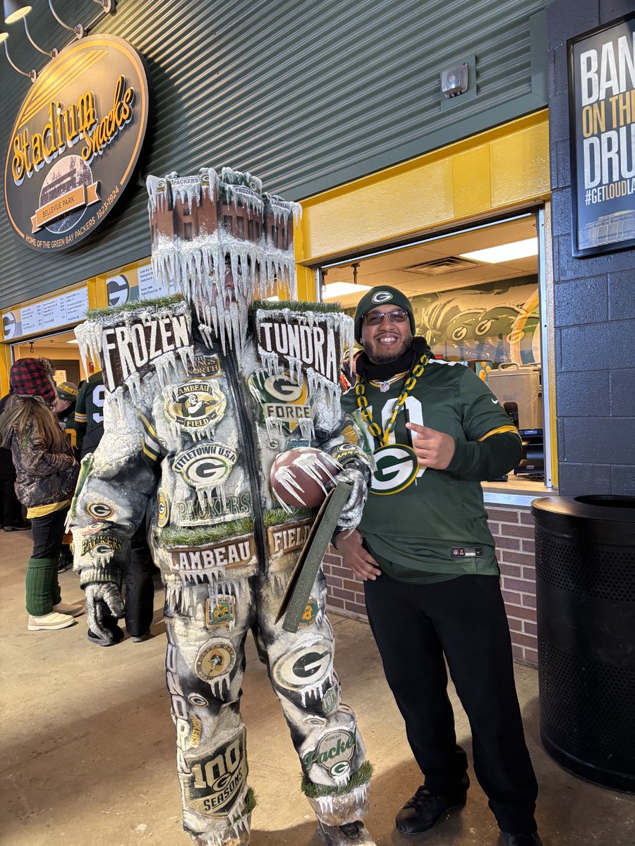 JDuck14's tweet photo. #GoPackGo #W #Packers #Jeffkahlow #frozentundra #lambeaufield https://t.co/FLBMUpqfNV