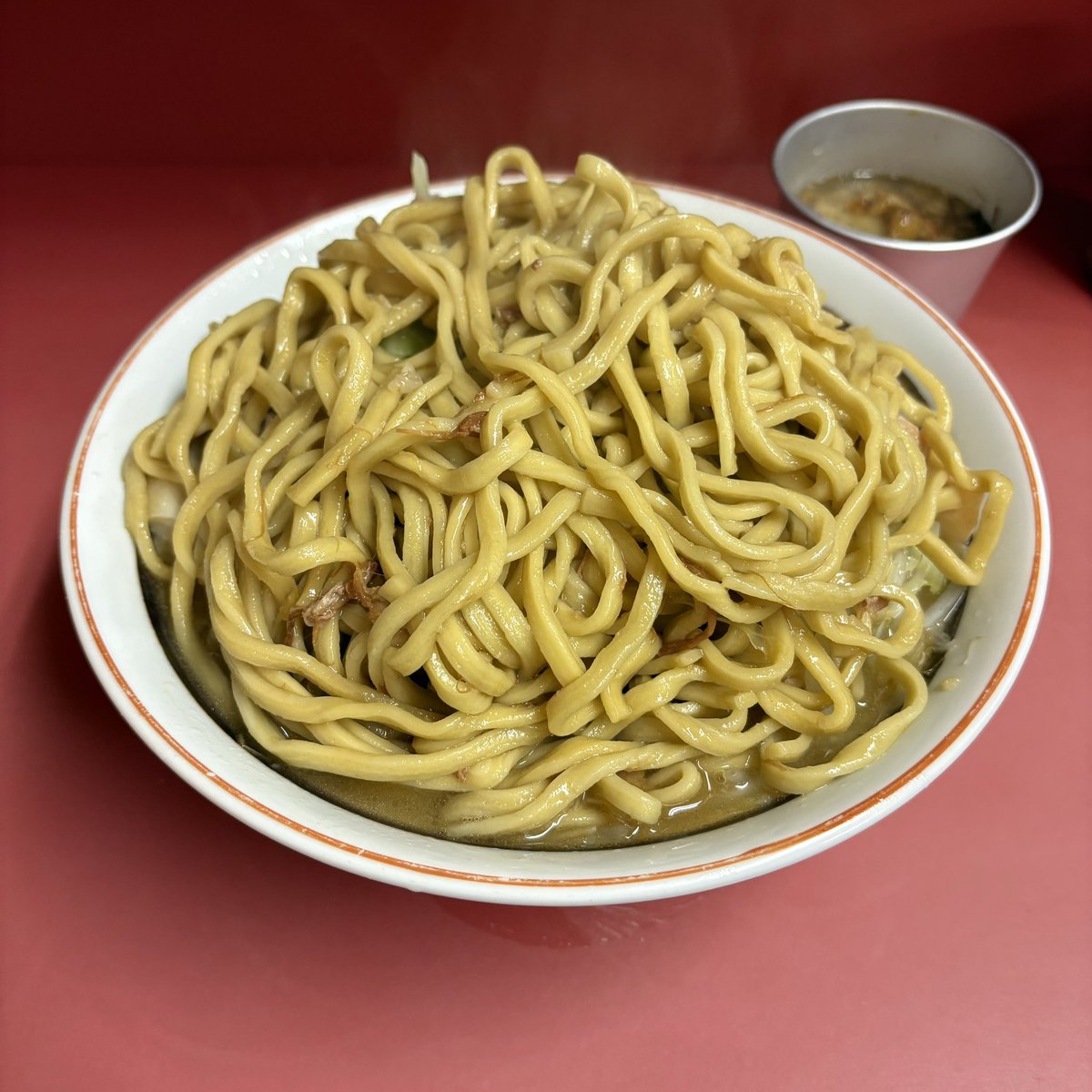 Sulfide's tweet photo. ラーメン二郎 ひばりヶ丘駅前店
小ラーメン ニンニク
味つけタマゴ アブラのコーラ煮

美味すぎて飛んだ https://t.co/XXHuNl8iS8