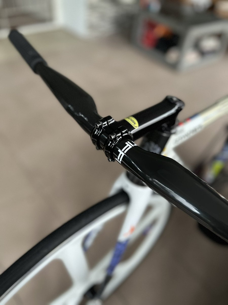 91santeria's tweet image. WTS bomberbar STIFFI (carbon)
Cuman 1 kayanya di indonesia.
Panjang 72cm
Handgrip vans cult
Lok jakut , 
Price ask me
wa.me/+628118332266
#fnfjb #flatbar #risebar #handlebar #carbon