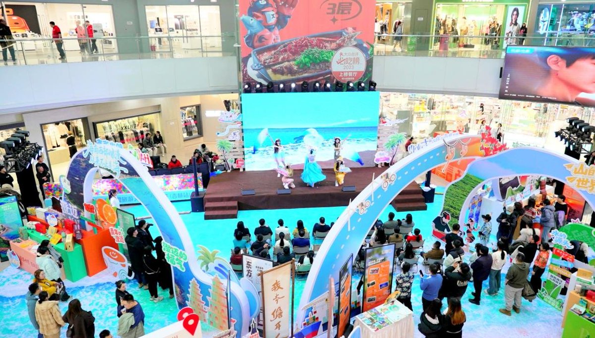 explorehainan's tweet image. 🌞 Tropical vibes in a winter city! The West Hainan Tourism Market is now in Changchun. Taste tropical fruits, explore Li culture, find travel deals &amp;amp; feel the island warmth.❄️➡️🌴 #WestHainan #HainanTravel #WinterEscape #ChangchunEvent