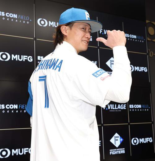 fs_inumi2's tweet photo. 【日本ハム】西川遥輝 背番号は７

「ファイターズで選手を終えたいと思った。その中で栗山さんに頼み込んだ。『助けてください』と言ったのを覚えている。感謝しかない」

栗山CBO
「このまま終わっちゃいけない。まだ西川遥輝は出尽くしていない」

（日刊スポーツ）

https://t.co/wrY6NO1OZp https://t.co/a8IZXx6rmz