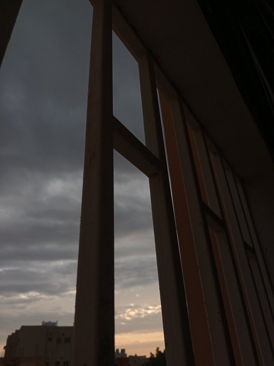 9AS78's tweet image. لا بأس أن يعمل المرءُ لديناه ؛ ولكن دون أن ينسى آخرته!
ولابأس أن يجعل بيته جميلاً ؛ ولكن دون أن ينسى قبره !