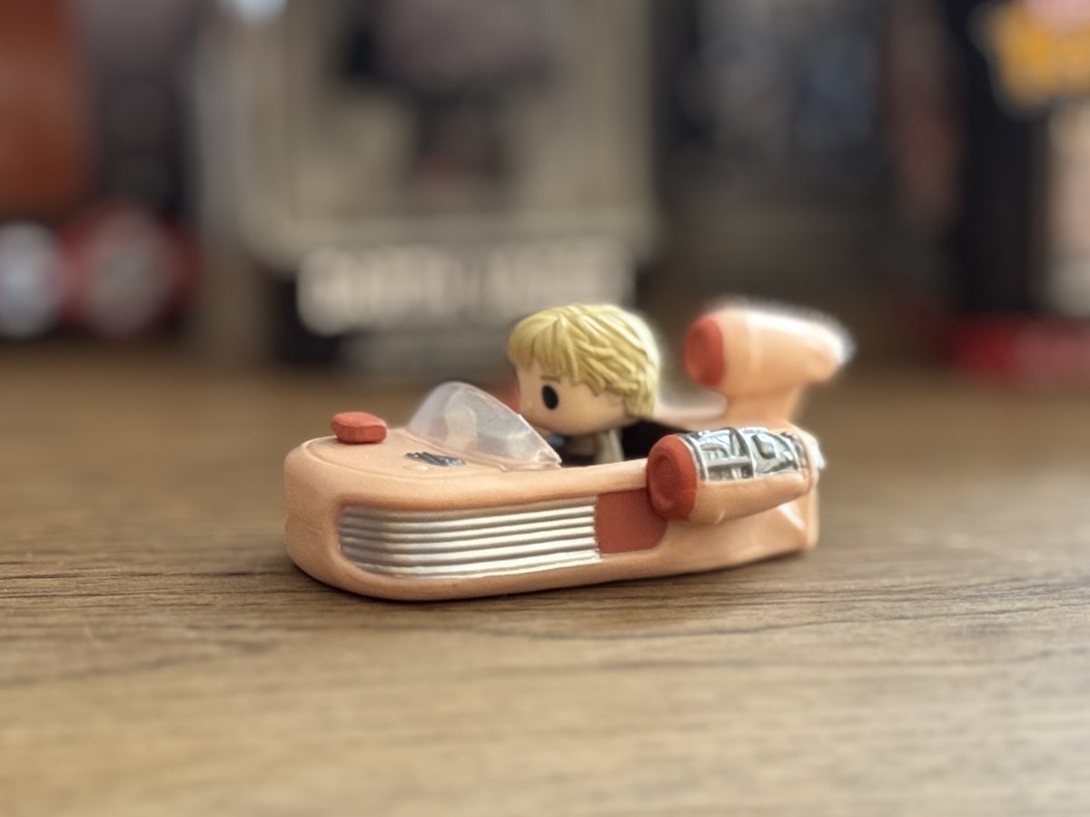 激レア！！超特価！！ Funko スターウォーズ ルーク ウェッジ スピーダー このFunkoブースで売ってたルークのスピーダーはグッと来た。 約5cm