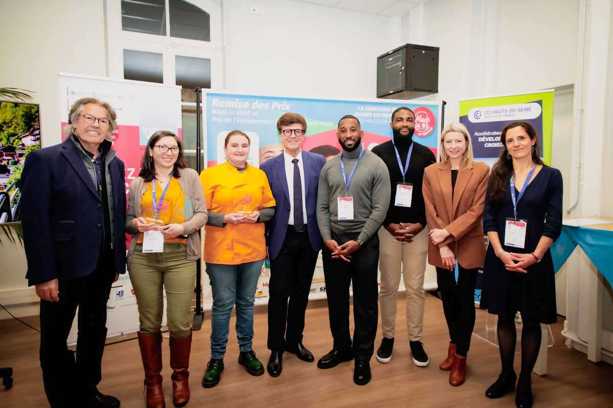 VilleDeClamart's tweet image. Bravo à @Atmosylva 👏! Sa fondatrice Émilie Parthuisot a remporté le Prix de l’entrepreneur @vallee_sud du concours #Madein92 (Création sociale et solidaire).

Félicitations aussi à Alix Le Bourdon, de la chocolaterie Kandy’s, lauréate du Prix de l’entrepreneuriat au féminin 🍫.