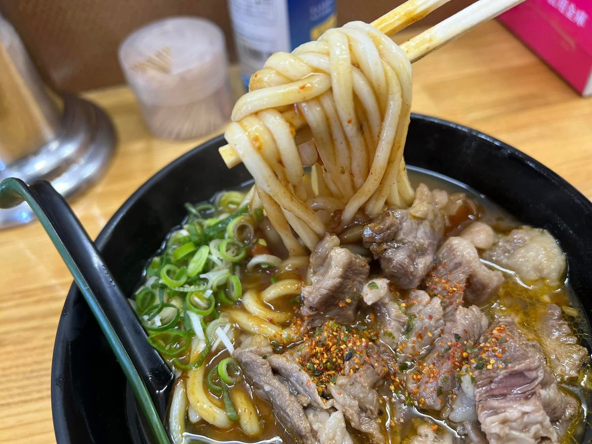 結局、元町でカレーが食べれなかった私は愛車で新長田へ。 そこで