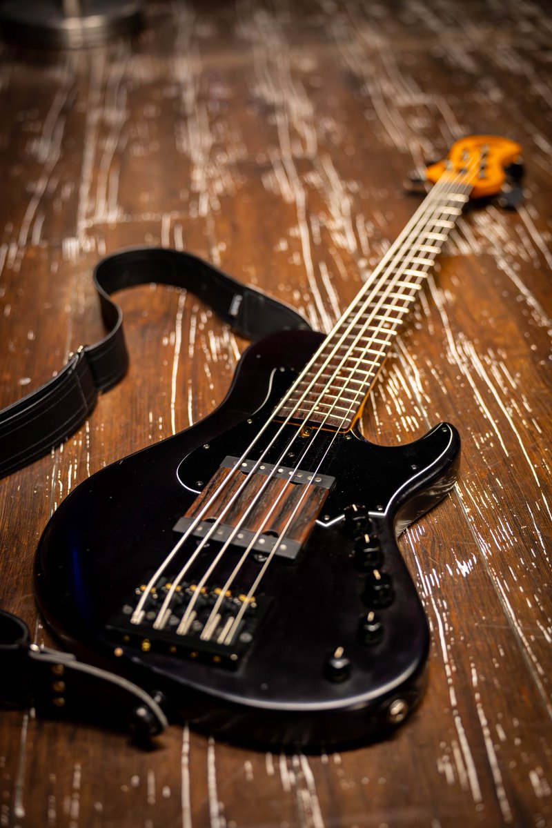 すーです。ポールウエスパ　ベイチ ここ数年ずっと弾き倒してるベース saitias guitars Lexell 5 U.C Ver