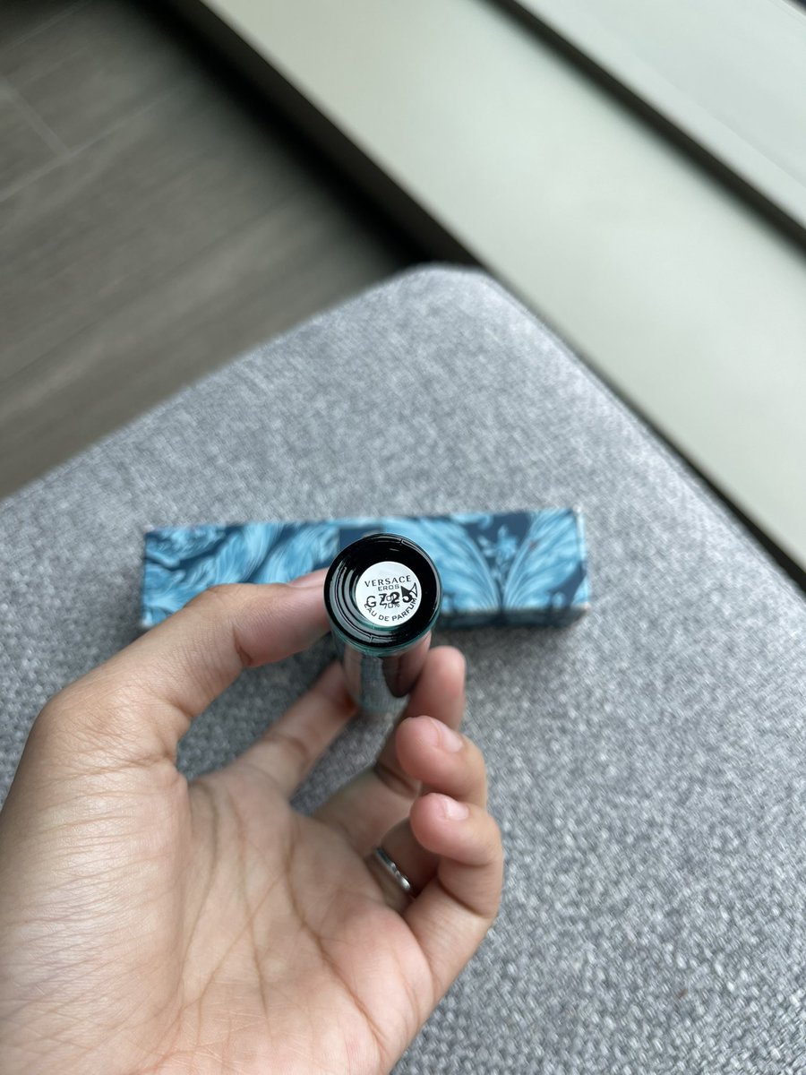 joesmithzzz's tweet photo. น้ำหอม versace eros แบบพกพาสะดวก ปริมาณ 10ml ฉีดไป 2~3 ครั้ง เหลือ 90%++
🔥ซื้อมา 1,000.- กว่า ส่งต่อ 440.- รวมส่ง🔥
กล่องครบ

#ส่งต่อ #ส่งต่อเครื่องสําอาง #เครื่องสําอาง #versacethailand #เสื้อผ้ามือสอง #ส่งต่อเสื้อผ้า #ส่งต่อversace #ส่งต่อคสอ #ส่งต่อน้ำหอม #ส่งต่อแบรนด์เนม https://t.co/OQIGJNVJuX