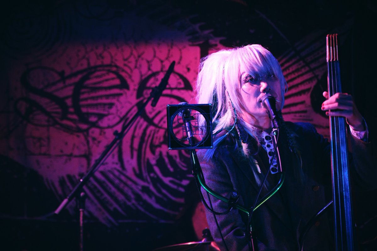 barks_news's tweet image. 【ライヴレポート】seek (Psycho le Cému / MIMIZUQ)、ソロ1stワンマンを盟友が祝福「渋谷！ ようこそ！」

barks.jp/news/1034799/#…
#seek #PsycholeCému #MIMIZUQ