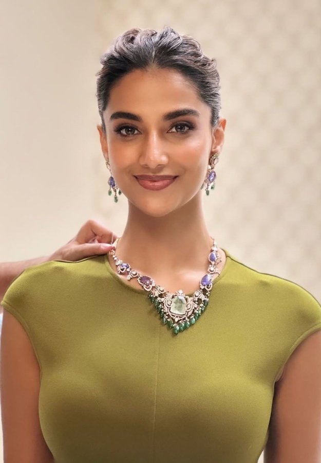 G7o1eufbIAILguH?format=jpg&name=900x900