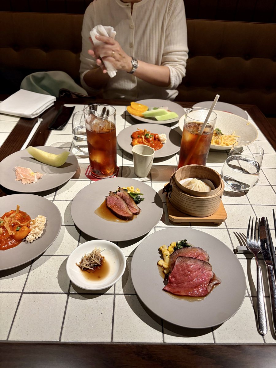 zardl2's tweet photo. 今夜は、最高♪😎
#ハイアットリージェンシー 東京
#CrossroadsKitchen https://t.co/RcICyNH40s