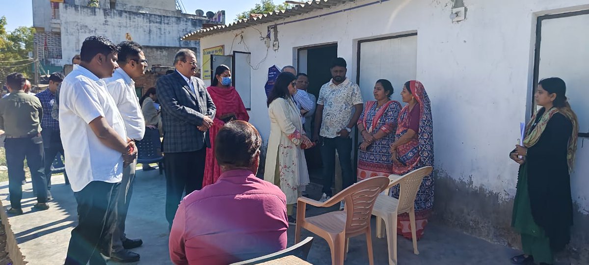 તા.૦૮/૧૨/૨૦૨૫ના રોજ સુ.શ્રી મોના ખંધાર, માન. મુખ્ય સચિવશ્રી, અ.ના.પુ અને ગ્રા.બા.વિભાગની ઉપસ્થિતિમાં ગોડાઉનમાંથી આવેલ આ.ચી.વનો જથ્થો તકેદારી સમિતિના સભ્યોની હાજરીમાં બાયોમેટ્રીક/ઓ.ટી.પી. બેઇઝ્ડ સિસ્ટમથી DSD કરી પ્રથમ પાયલોટ પ્રોજેક્ટનો મોજે.તારાપુર ખાતે શુભારંભ કરવામાં આવ્યો.