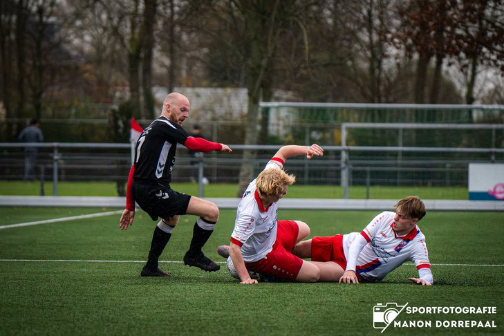 Fotoverslag Koudekerk- Groeneweg (6 december) -  leidenamateurvoetbal.nl/laatste-nieuws…