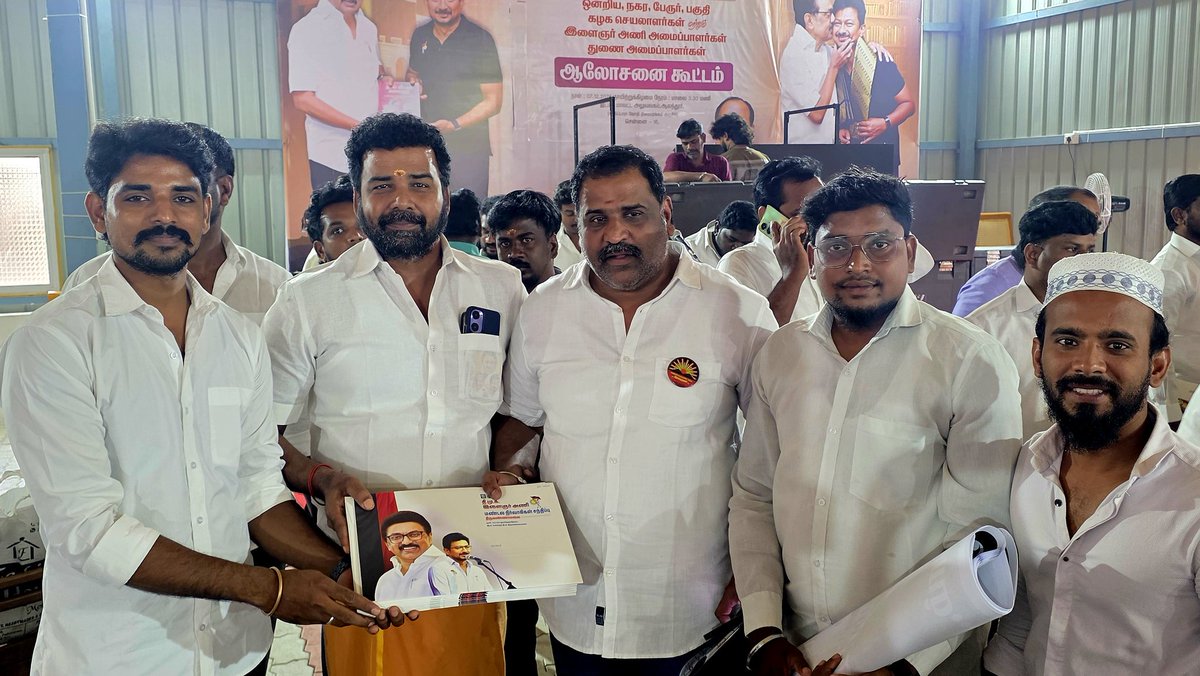 arvind_sambath's tweet photo. இளைஞர் அணியின் அவசர செயற்குழு கூட்டத்தில் திருக்கழுக்குன்றம் பேரூர் சார்பாக கலந்துக்கொண்டோம்.உடன் துணை அமைப்பாளர்கள் திரு. காஜா மற்றும் சரண்ராஜ் கலந்துகொண்டு சிறப்பித்தனர்.

இவண்,
ச.அரவிந்தன் 🏴🚩
இளைஞர் அணி அமைப்பாளர் 
திருக்கக்குன்றம் பேரூர். https://t.co/eUWUalGALn