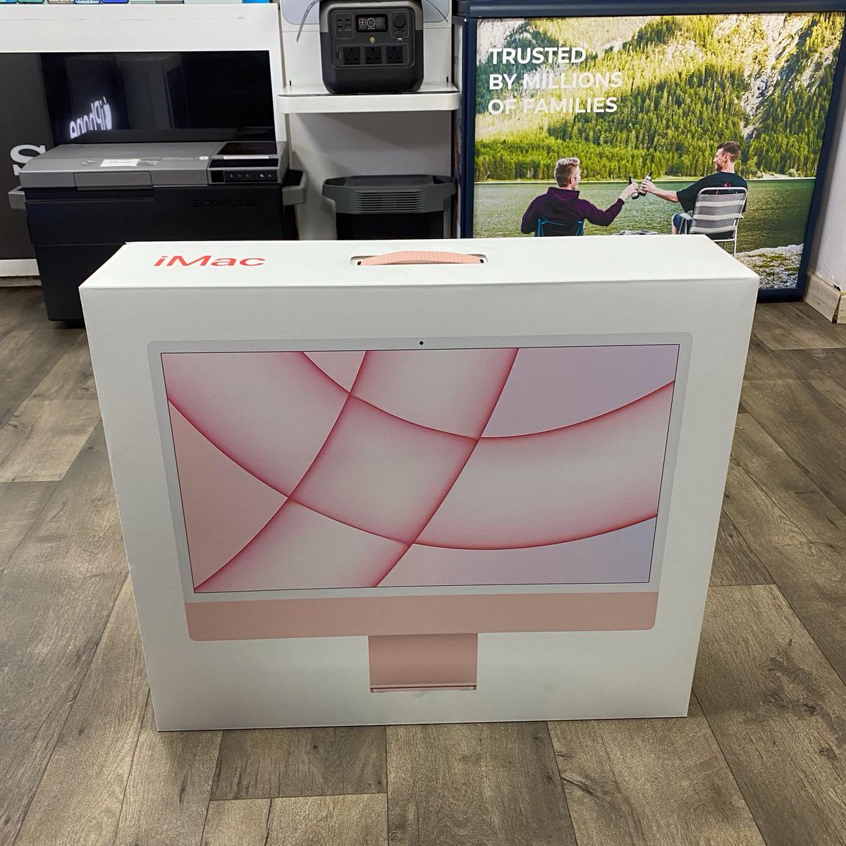 LaptopsArena's tweet image. Apple 24″ IMac M1 Chip 8-Core CPU 7-Core GPU 8GB 256GB SSD-New(Pink)
Kes 128,000.

Call 0721763763
#imac #macmini #macstudio #laptopsarena