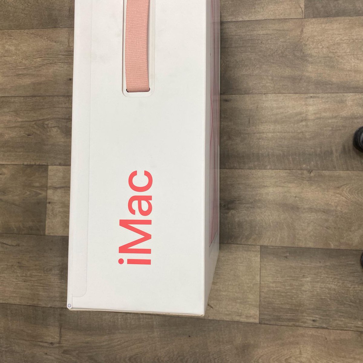 LaptopsArena's tweet image. Apple 24″ IMac M1 Chip 8-Core CPU 7-Core GPU 8GB 256GB SSD-New(Pink)
Kes 128,000.

Call 0721763763
#imac #macmini #macstudio #laptopsarena