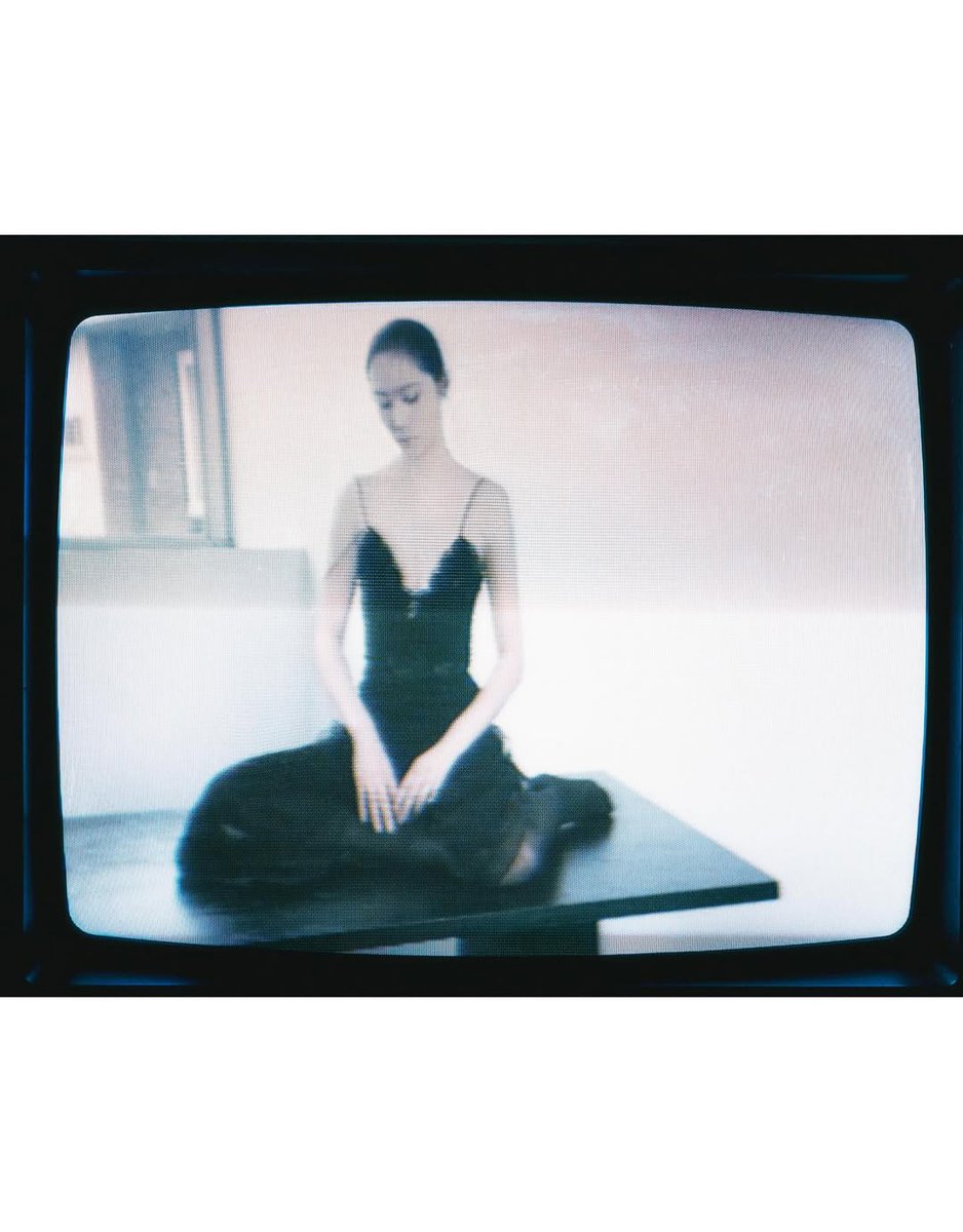 krystclass's tweet image. Krystal x Ralph Lauren x Harper's Bazaar Korea B cuts

from photographer (Songyi Yoon)