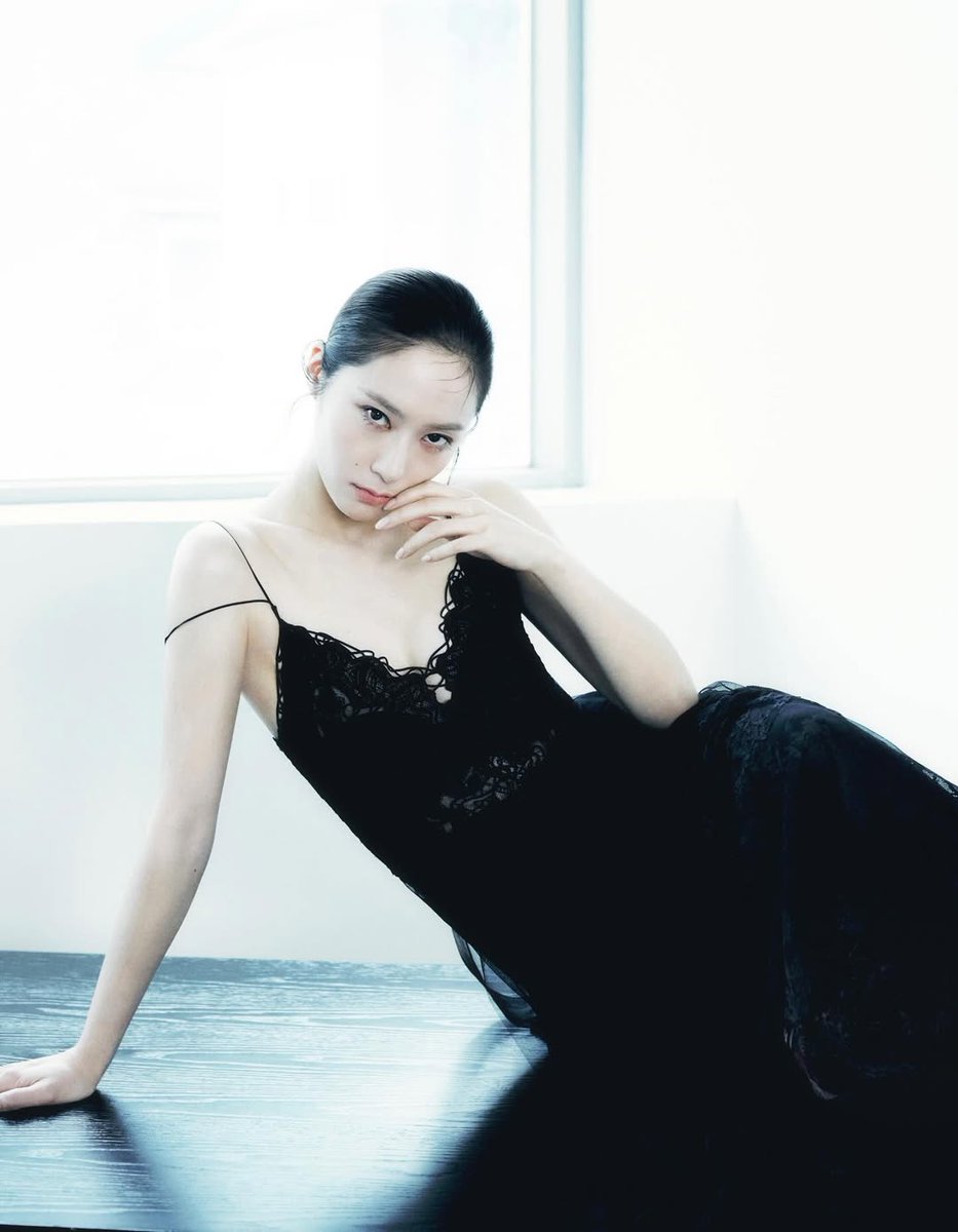 krystclass's tweet image. Krystal x Ralph Lauren x Harper's Bazaar Korea B cuts

from photographer (Songyi Yoon)