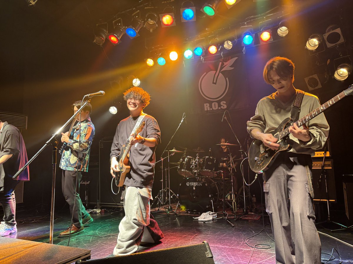 昨日のCLUBROOTS

GENEGLIDE
普段撮影しているMakotoさんのバンドで4年ぶりに一夜限り復活

来場したバンドマンの多くが「懐かしい」と話す
見どころのあるライブ内容で一夜限りで終わらせるのは惜しい

活動機会を作れば良いのかな？