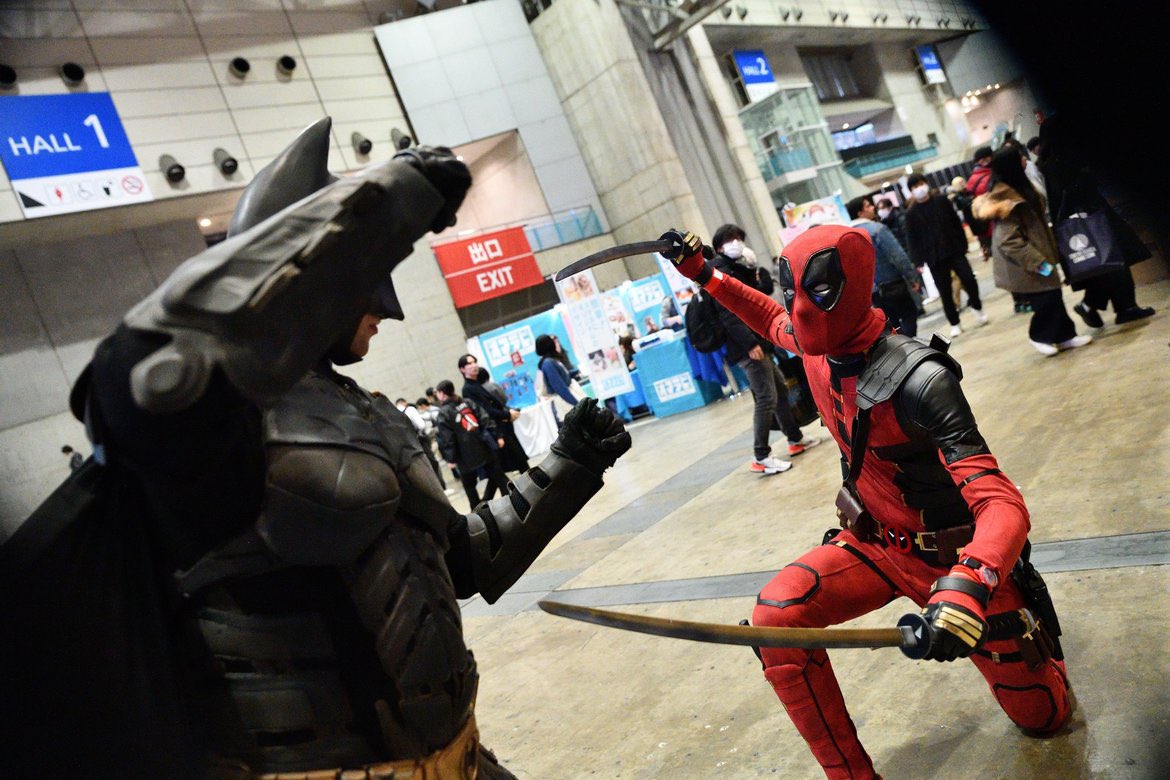 ryoryomaru186's tweet photo. #コミコン事後報告会

『BATMAN
DEADPOOL』

せっかくコラボしたからね
絶対撮りたかった写真✨
背景加工してぇもっとかっこよくしてぇー笑
ご協力いただきありがとうございました🫰🏼

Batman🦇（@batmansuki ）
cameraman📸（@FortresS_titc_H ）

 #TCCコスプレ
 #batmandeadpool https://t.co/w0LAUe1By8