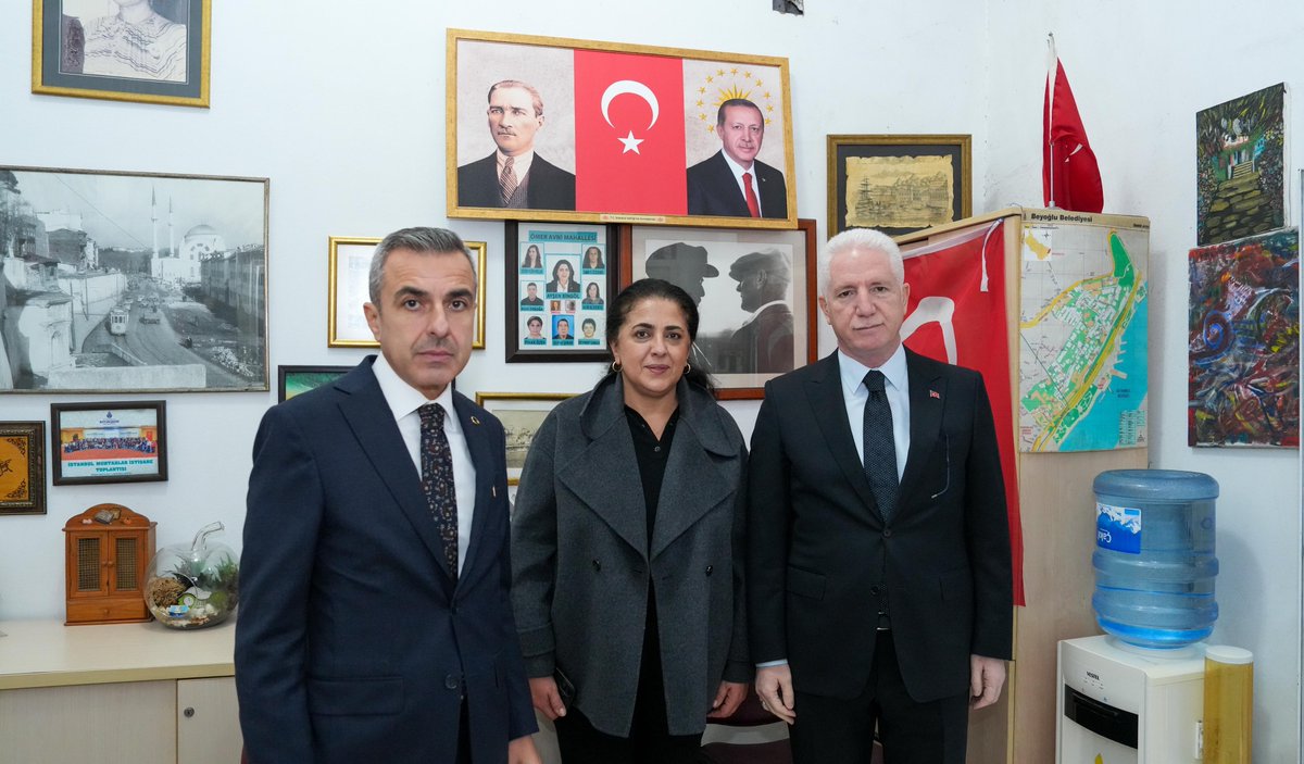 TC_istanbul's tweet image. Valimiz Davut Gül, Beyoğlu ilçe ziyareti kapsamında Ömer Avni Mahallesi Muhtarlığını ziyaret etti.

Ömer Avni Mahallesi Muhtarı Ayşen Bingöl'den yürütülen çalışmalar hakkında bilgi alan Vali Gül'e, Beyoğlu Kaymakamı Abdullah Atakan Atasoy eşlik etti. 

@gul_davut

📍#Beyoğlu