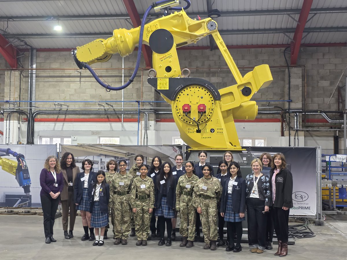 Loop_Technology's tweet image. 👩‍🏭 The largest all girls robotics club in the UK meets the strongest robot in the world! 🦾 

💫 We absolutely loved having a few members from the @BSGupdate School for Girls Robotics club visit Loop Technology.

👩‍🏭 A selection of fifteen students and two teachers, from their…