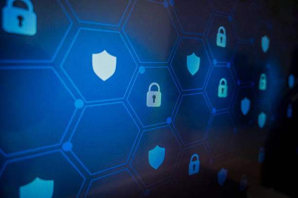 Ponad 4000 cyberataków miesięcznie. Tyle incydentów notuje polska infrastruktura wojskowa w ostatnich latach. Celem hakerów padają nie tylko instytucje rządowe czy urzędy, ale także infrastruktura krytyczna. Powołane ponad rok temu Wojska Obrony Cyberprzestrzeni stoją na