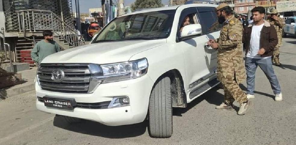 د کورنیو چارو وزارت:

د کابل ښار په بېلابېلو سیمو کې یې د یوې اونۍ په ترڅ کې ۱۲۰۰ یو کيلي او بې‌ا‌سناده موټر راټول کړي دي.