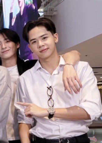 ใส่แว่นให้ดูหน่อยดะหม้าย หล่อรึเปล่าน้า 🙈

#MuonATLAS , #MUONSAN