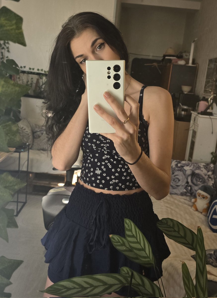 Happy monyaaaay! Let's cook, chill, bake some waffles and react to all the fun stuff on our Discord and what you send me!

Twitch.Tv/Taniauncensored