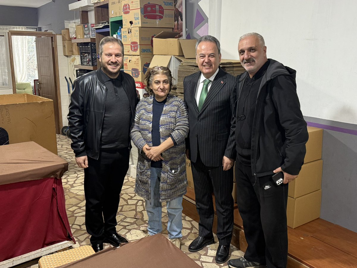 Güvenin ve huzurun yeri Beylikdüzü ilçemizde yeni haftaya Gürpınar Mahallesi esnafı ile kahvaltıda güzel bir buluşma ile başladık. Esnaflarımızın talep ve isteklerini dinledik, hayırlı işler dileklerimizi ilettik.