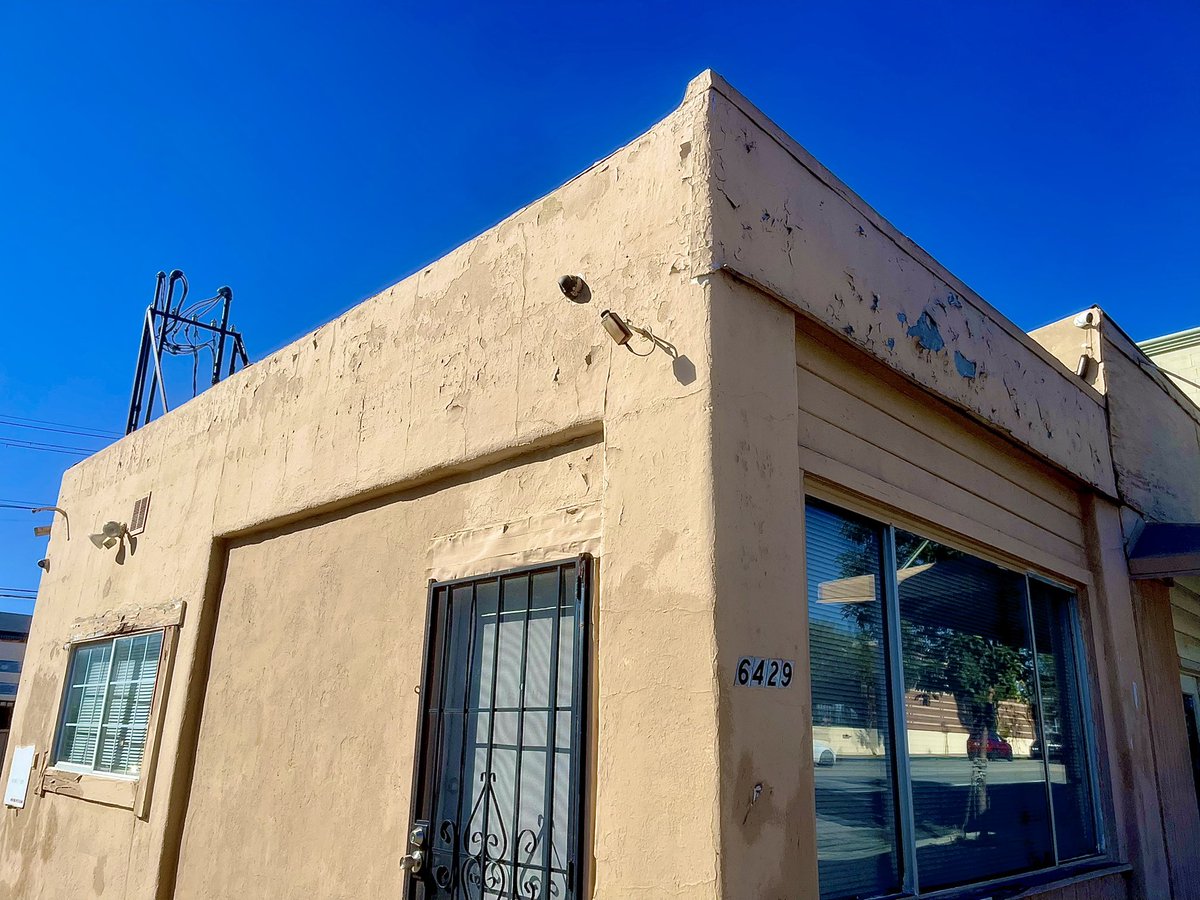 generdic's tweet image. There really is a beauty to run down old places.  A little hole in the wall that’s been there for years, like a forgotten dream of someone long gone.